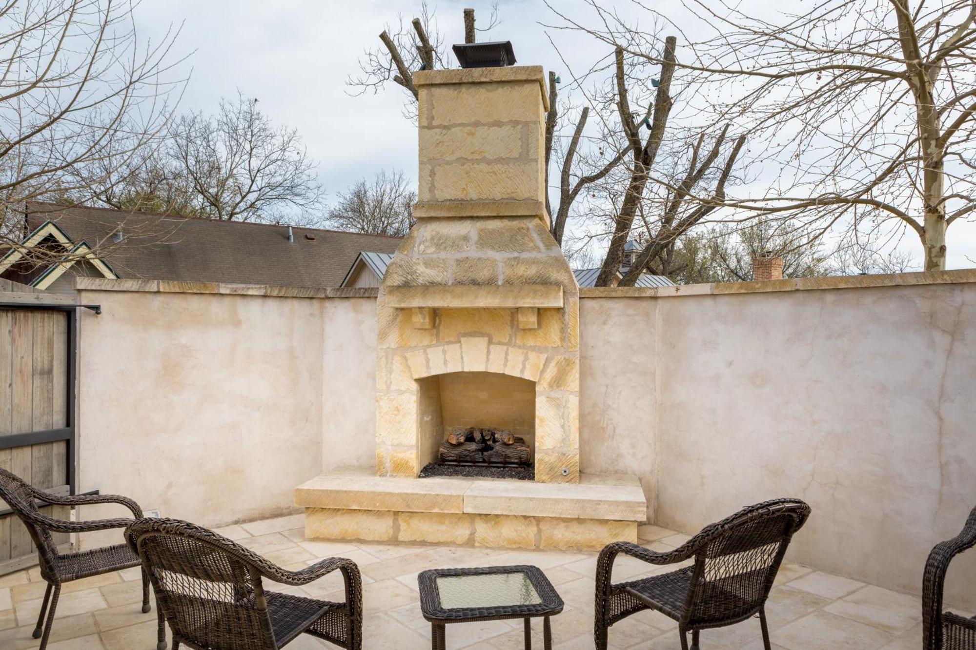 Blacksmith Quarters Fredericksburg Bagian luar foto