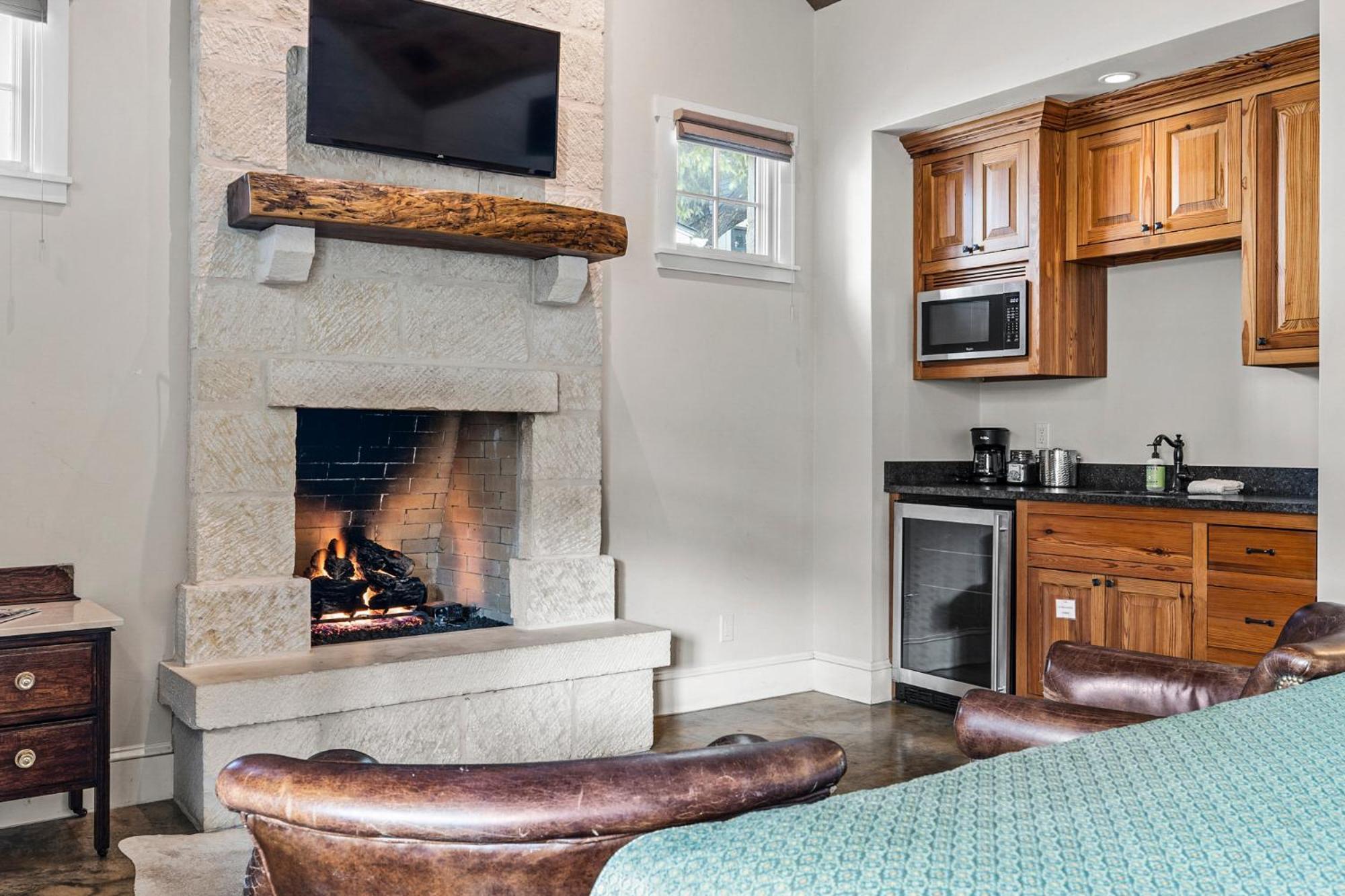 Blacksmith Quarters Fredericksburg Bagian luar foto