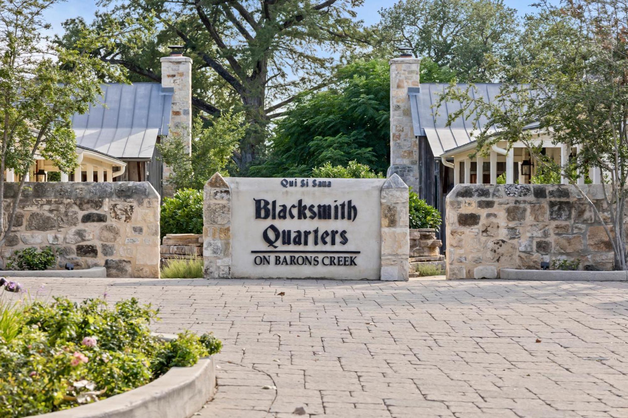 Blacksmith Quarters Fredericksburg Bagian luar foto